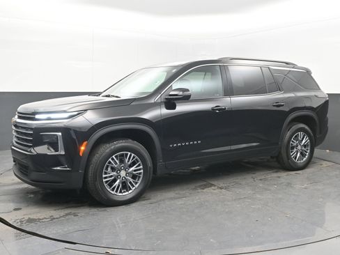Used 2025 Chevrolet Traverse LT image 5