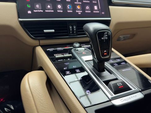 Used 2023 Porsche Cayenne Platinum Edition image 37