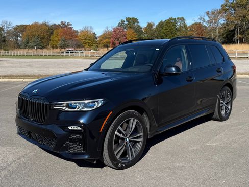 Used 2022 BMW X7 M50i image 2
