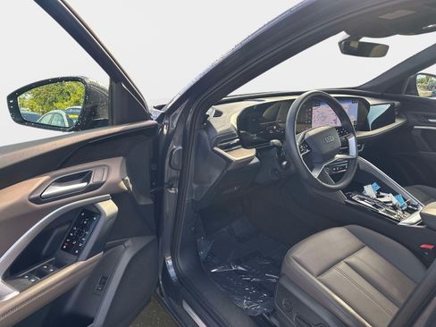 Used 2025 Audi Q5 Premium w/ Convenience Package AWD/4WD image 11