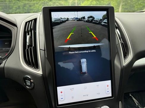 Certified 2024 Ford Edge SE w/ Black Appearance Package image 26