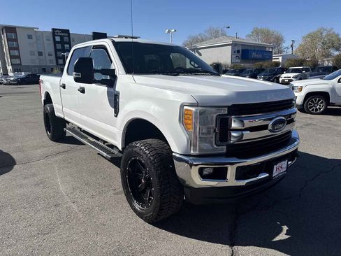 Used 2017 Ford F250 XLT w/ FX4 Off-Road Package image 4