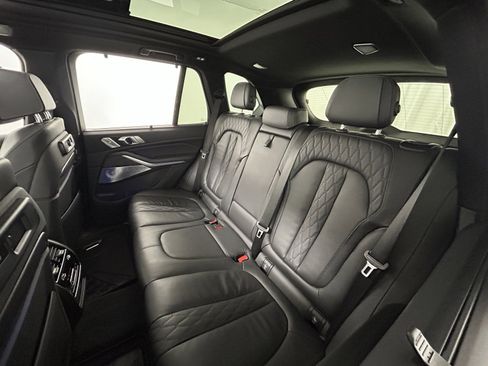 Used 2019 BMW X5 xDrive50i w/ M Sport Package image 33