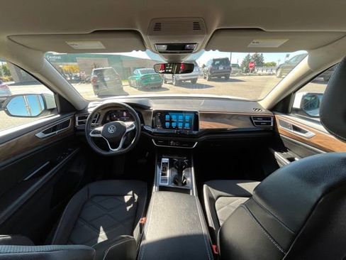 Used 2024 Volkswagen Atlas SE AWD/4WD image 31