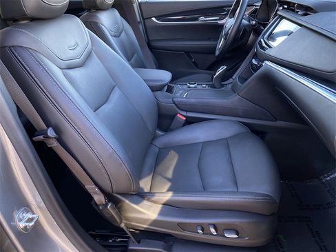 Certified 2025 Cadillac XT5 Premium Luxury image 40