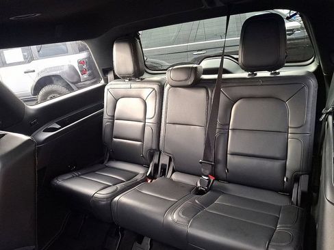 Used 2022 Lincoln Navigator Reserve AWD/4WD image 11