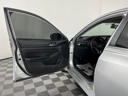 Used 2019 Nissan Altima 2.5 SR FWD image 17