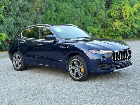 Used 2018 Maserati Levante GranLusso AWD/4WD image 32