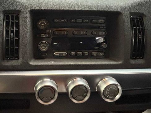 Used 2004 Chevrolet SSR LS Reg Cab 116.0 WB w/ Preferred Equipment Group image 16