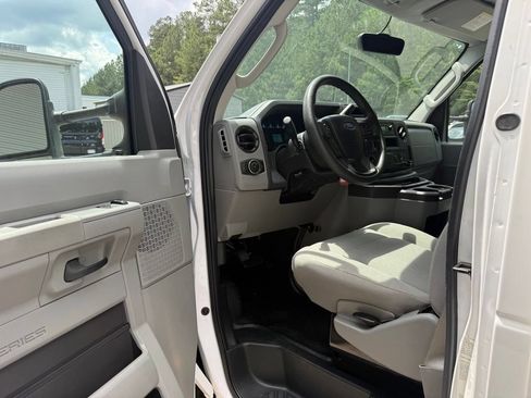 Used 2023 Ford E-450 and Econoline 450 Super Duty w/ Power Windows & Locks Group RWD image 11