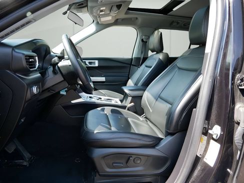 Used 2022 Ford Explorer XLT w/ Equipment Group 202A AWD/4WD image 10