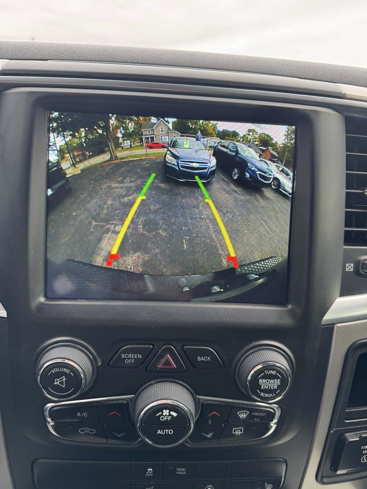 Used 2019 RAM 1500 Classic SLT w/ Black Appearance Group AWD/4WD image 16
