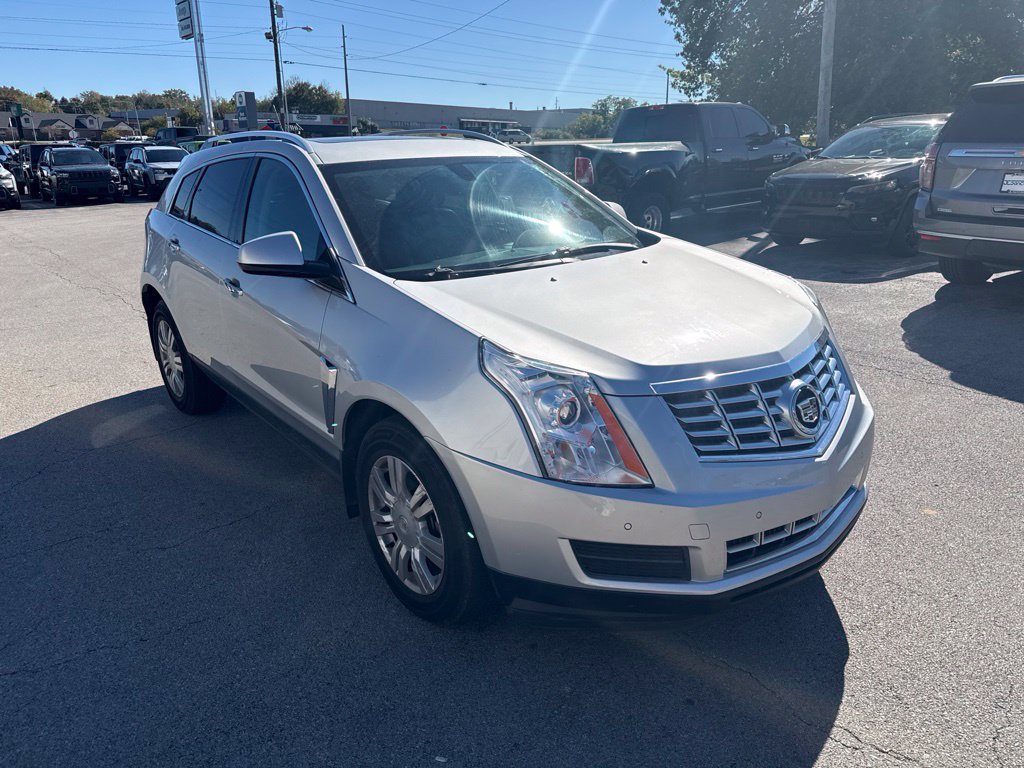 Used 2016 Cadillac SRX Luxury FWD image 2