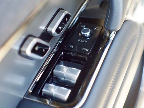 Used 2024 Land Rover Range Rover Sport SE image 35