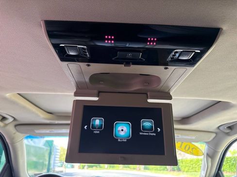 Used 2019 Chevrolet Suburban LT image 19