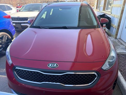 Used 2018 Kia Niro LX image 2