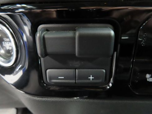 Used 2024 Chevrolet Silverado 2500 LT w/ Midnight Edition image 69