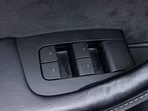 Used 2021 Tesla Model Y Long Range image 16