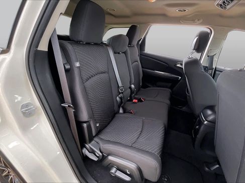 Used 2018 Dodge Journey SE w/ Popular Equipment Group FWD image 19