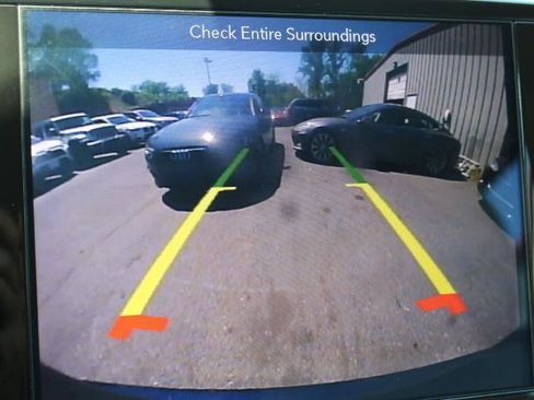 Used 2018 Chrysler Pacifica Touring-L FWD image 20