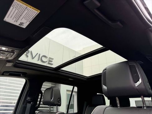 Used 2021 Cadillac Escalade Premium Luxury AWD/4WD image 23
