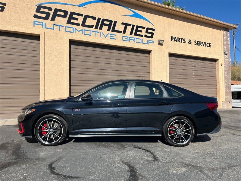Used 2025 Volkswagen Jetta GLI Autobahn FWD image 3