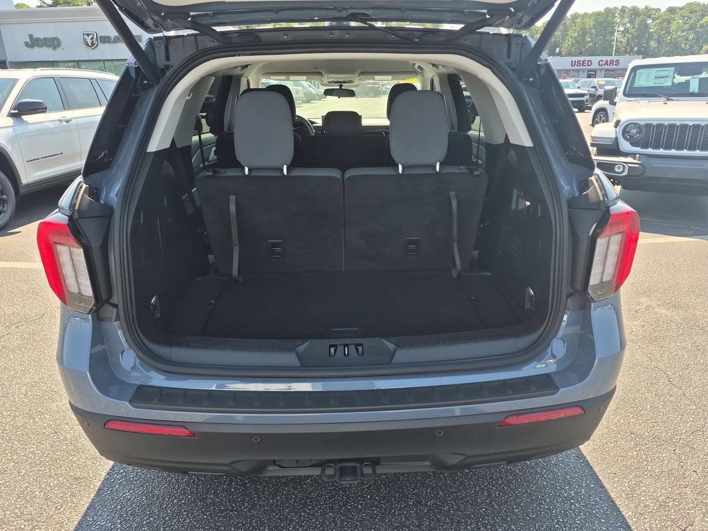 Used 2025 Ford Explorer Active RWD image 29