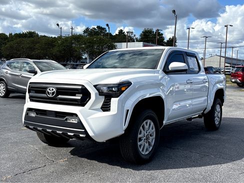 Used 2024 Toyota Tacoma SR5 image 3