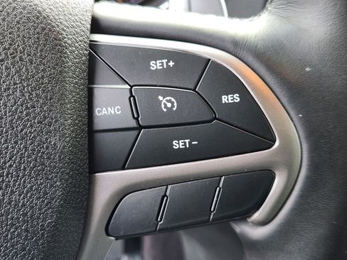 Used 2017 Jeep Grand Cherokee Altitude image 23