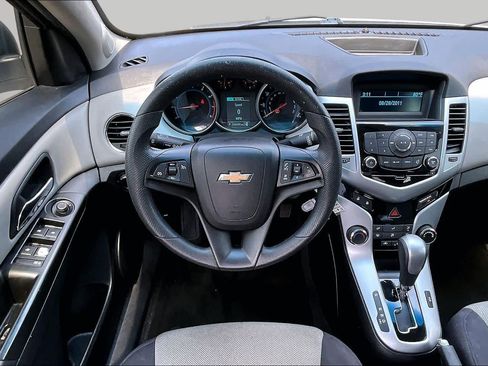 Used 2013 Chevrolet Cruze LS FWD image 6