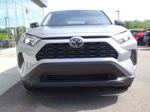 Used 2023 Toyota RAV4 LE image 7