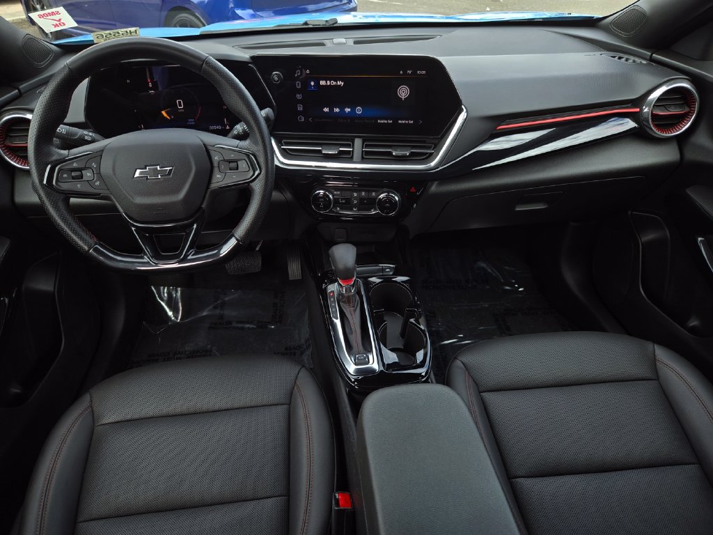 Used 2024 Chevrolet Trax RS w/ Sunroof Package FWD image 15