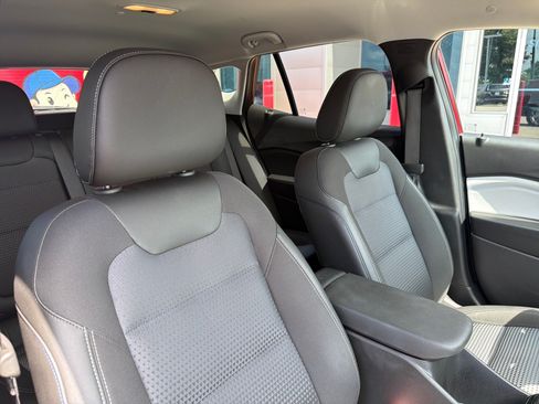 Used 2025 Chevrolet Trax LT w/ LT Convenience Package FWD image 28