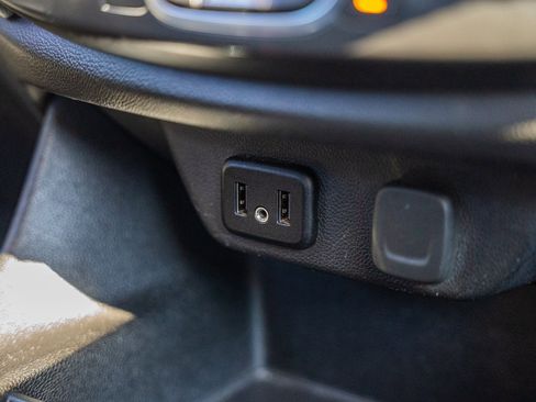 Used 2021 Chevrolet Traverse LS image 32