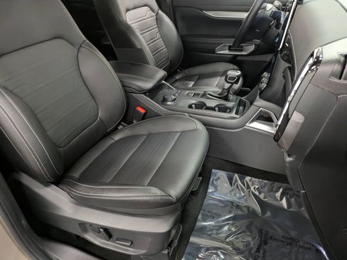 Used 2025 Ford Ranger Lariat w/ Trailer Tow Package image 28