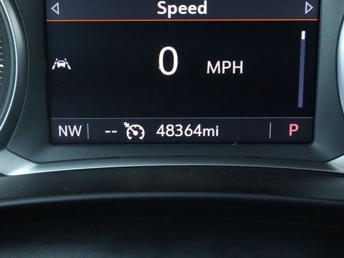 Used 2024 GMC Terrain SLT image 33