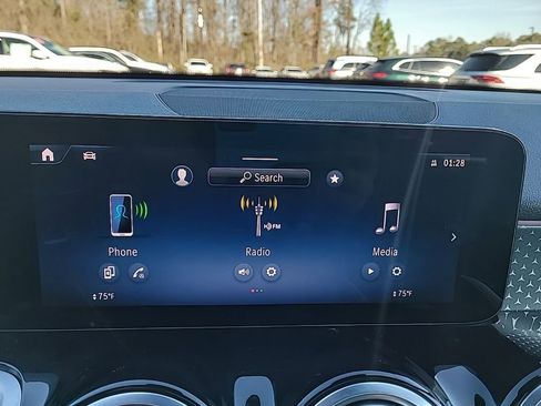 Used 2025 Mercedes-Benz GLB 250 image 22