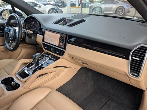Certified 2020 Porsche Cayenne image 24