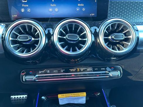 Used 2024 Mercedes-Benz GLB 250 image 25