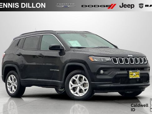Used 2024 Jeep Compass Latitude image 1
