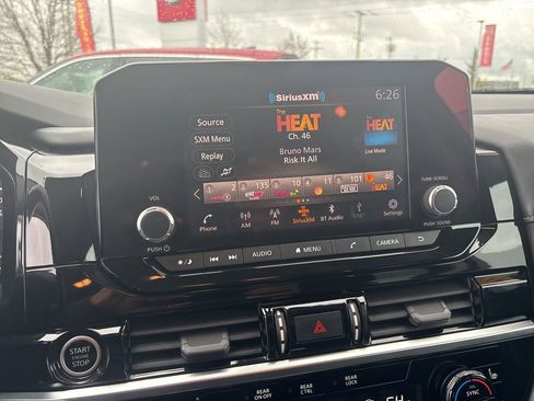 Used 2022 Nissan Pathfinder SV AWD/4WD image 16