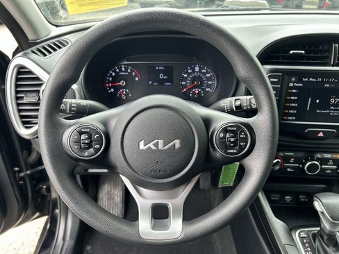 Certified 2022 Kia Soul LX FWD image 18