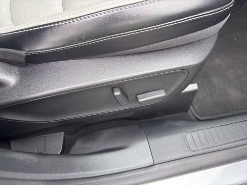 Used 2023 Ford Escape Platinum image 40