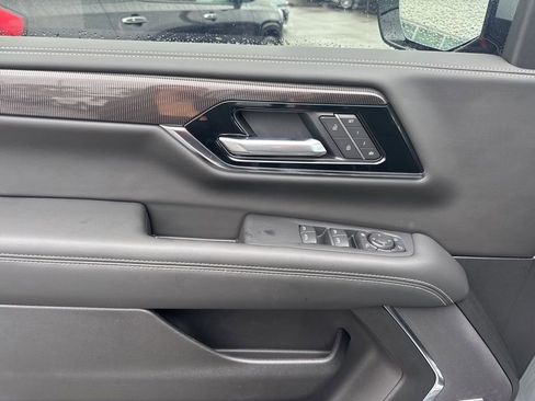 New 2026 GMC Yukon XL Elevation w/ LPO, Elevation Black Package image 13