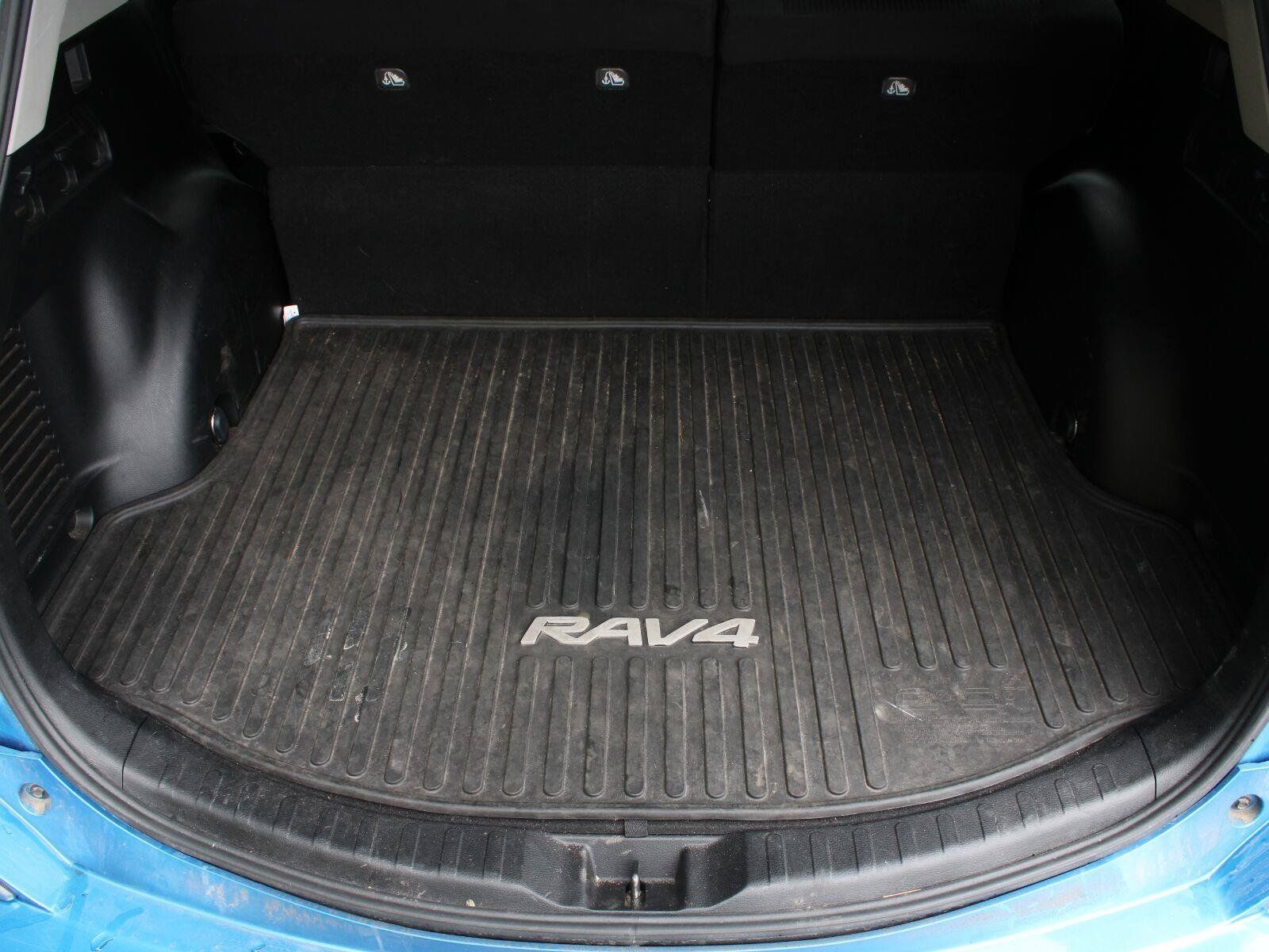 Used 2016 Toyota RAV4 LE AWD/4WD image 8