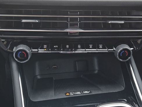 New 2026 Chevrolet Traverse Z71 w/ Driver Confidence Package image 15