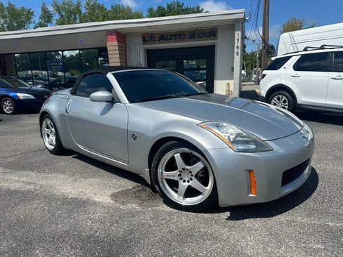Used 2005 Nissan 350Z Touring image 2