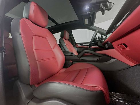 Certified 2025 Porsche Cayenne image 29