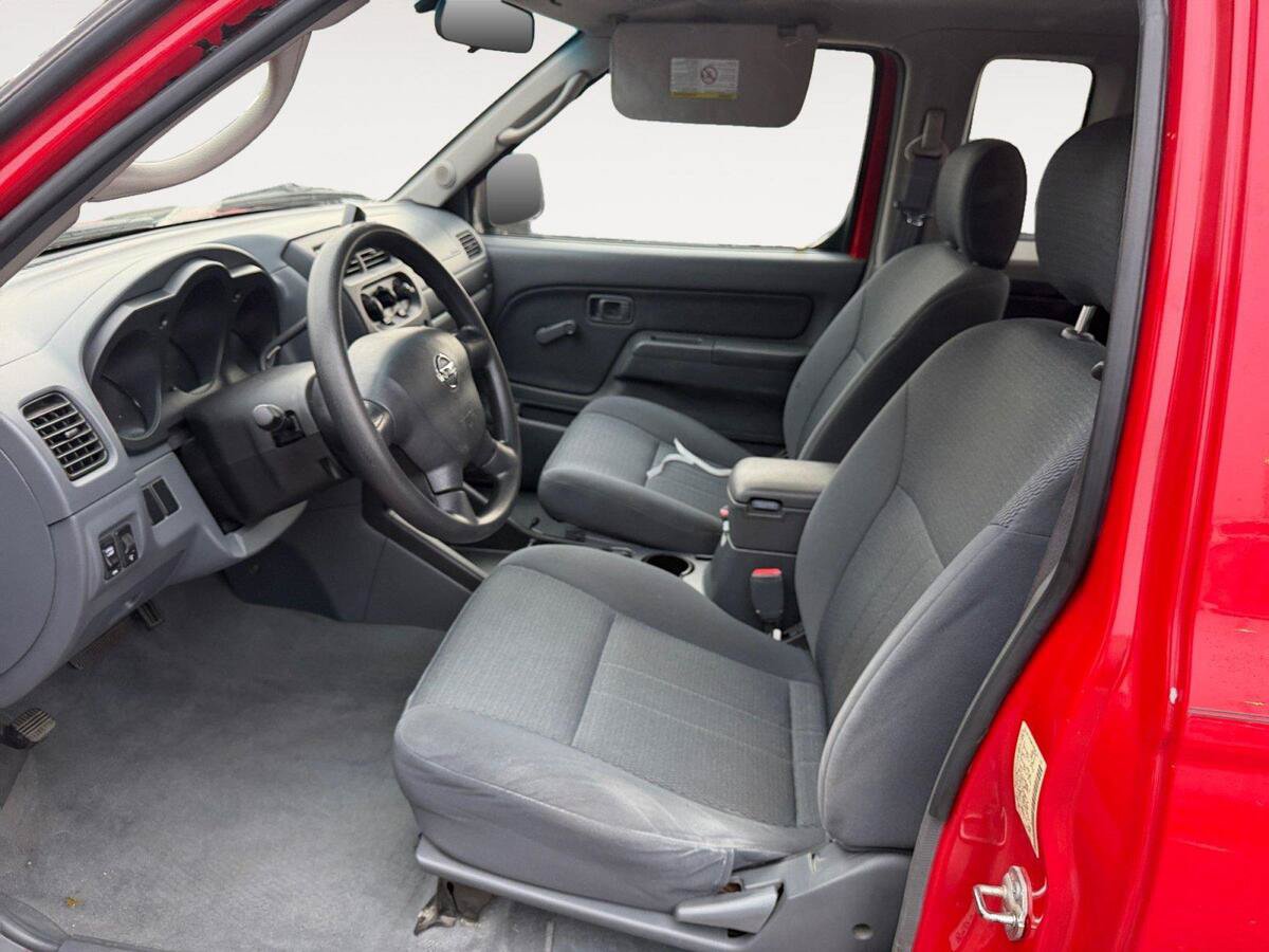 Used 2002 Nissan Frontier XE w/ (UTL) Utility Pkg RWD image 9