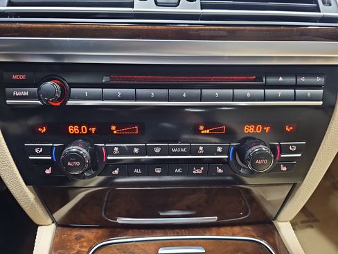 Used 2013 BMW 750Li image 21